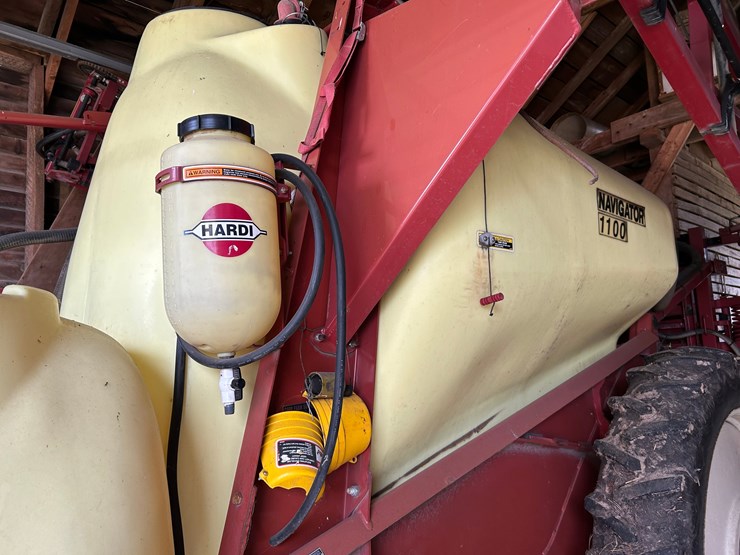 hardi-1100-gallon-sprayer-image-4