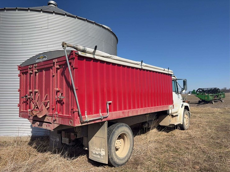 2004-freightliner-fl70-image-3