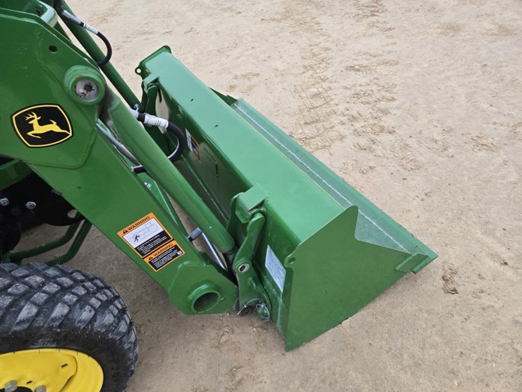 2025-john-deere-2038r-image-5