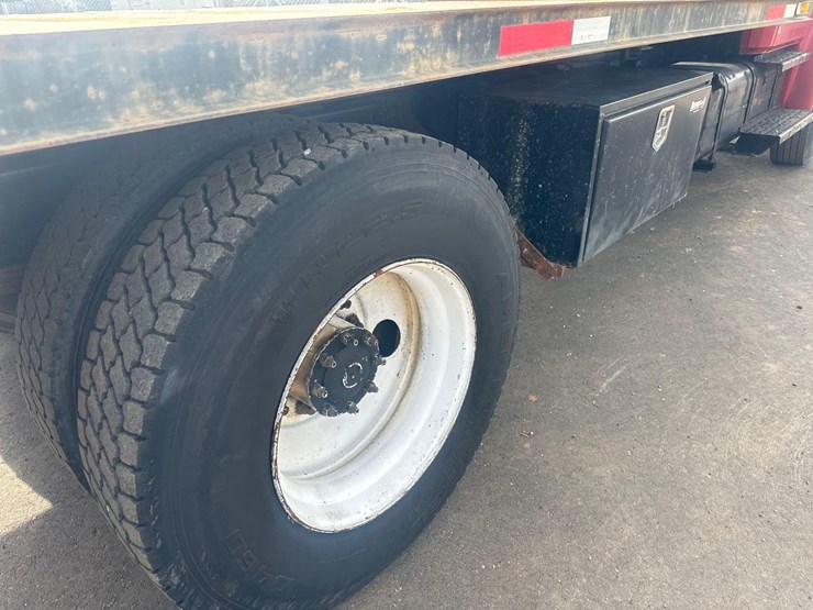 2000-freightliner-fl70-image-14