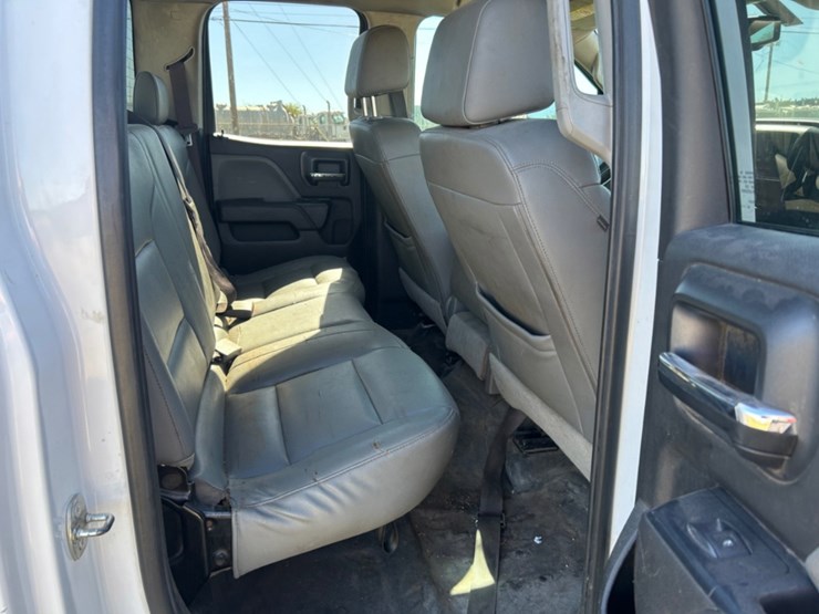 2017-chevrolet-silverado-2500hd-image-10