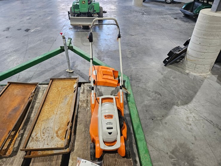 #652-•-stihl-rma-370-battery-powered-lawn-mower-image-6