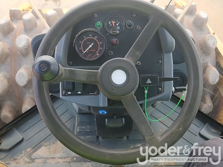 2011-caterpillar-cp74-image-28