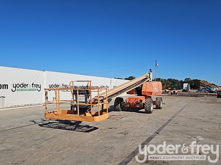 2016-jlg-800s-image-1