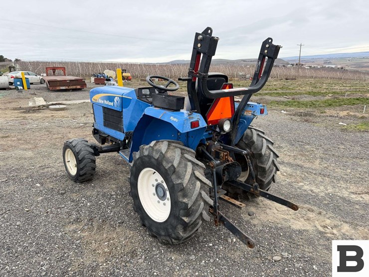 new-holland-t1520-image-4