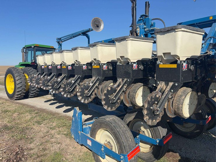 2009-kinze-3600-image-6