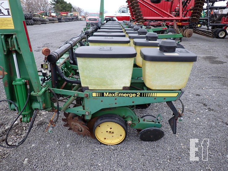 john-deere-7300-image-3