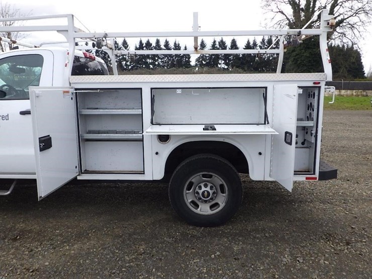 2017-chevrolet-2500-image-16