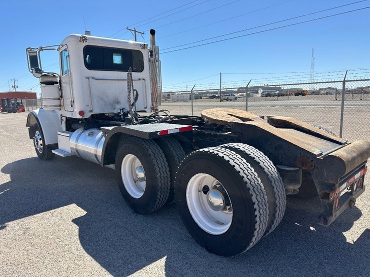 2013-peterbilt-367-image-10
