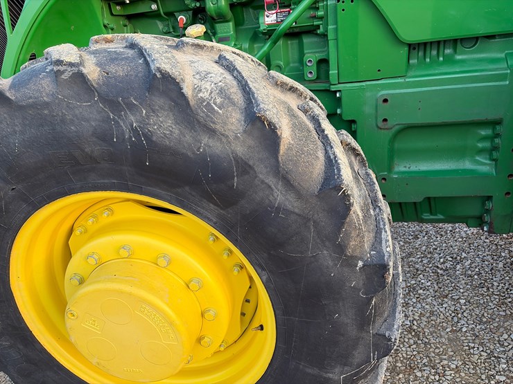 2018-john-deere-8245r-image-21