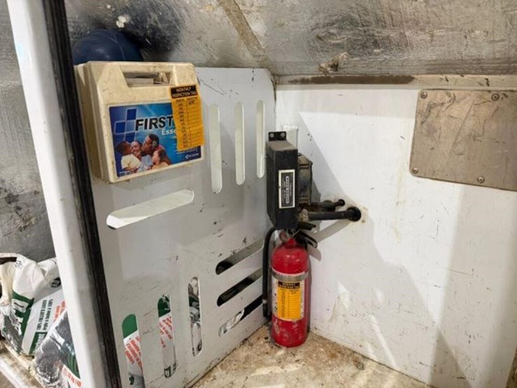 2017-peterbilt-567-image-38