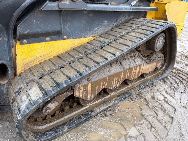 2019-new-holland-c237-image-7