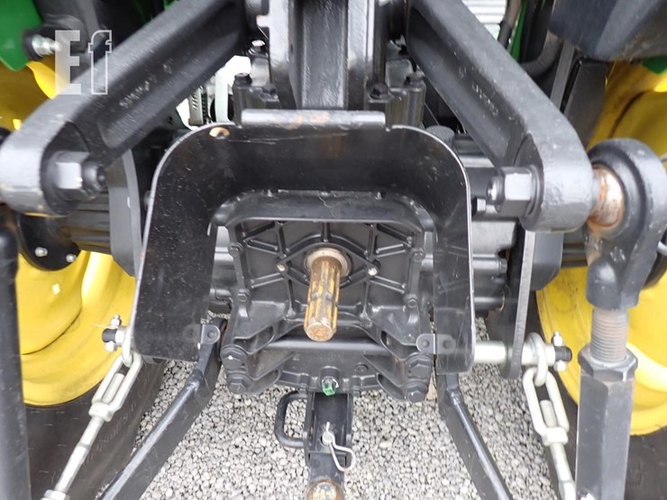 2021-john-deere-3038e-image-11