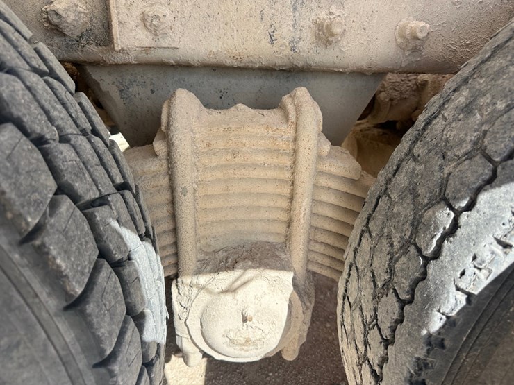 2005-mack-cv713-mixer-truck-image-10