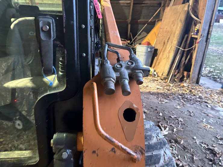 2012-case-sv300-image-28