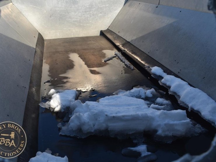 2001-freightliner-fl60-image-15