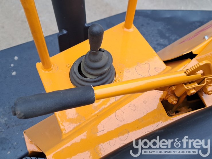 benford-6-ton-swivel-skip-dumper,-roll-bar-image-26
