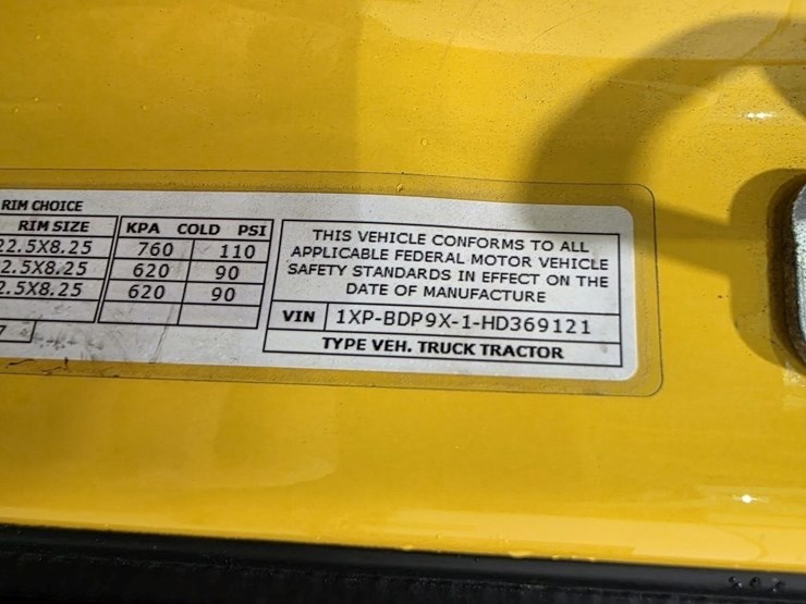 2017-peterbilt-579-image-15