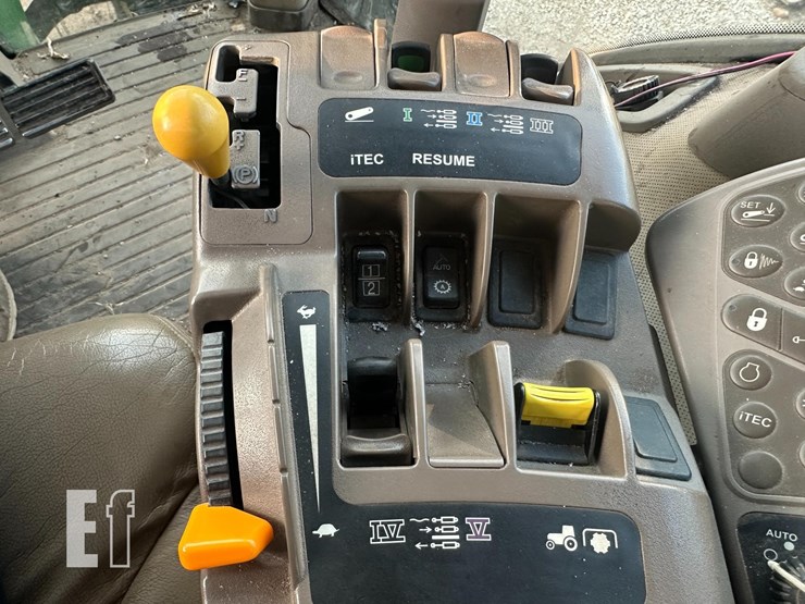 john-deere-8260r-image-19