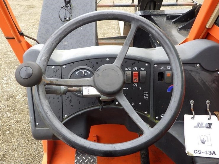 2013-jlg-g9-43a-image-21