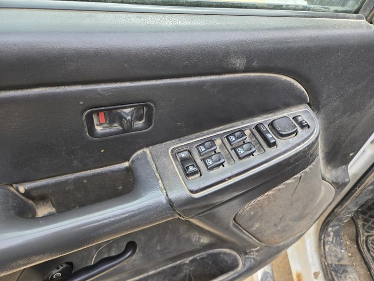 2006-chevrolet-k3500-image-28