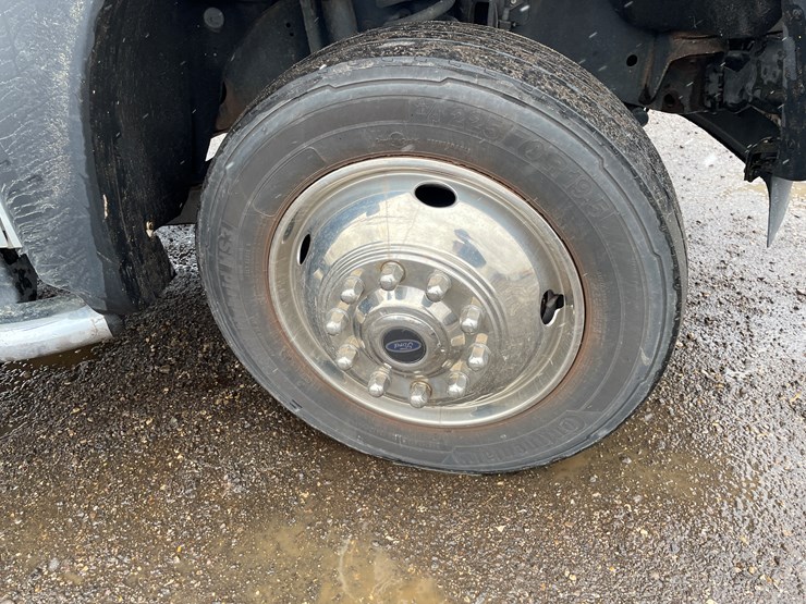 2014-ford-f550-xl-image-13