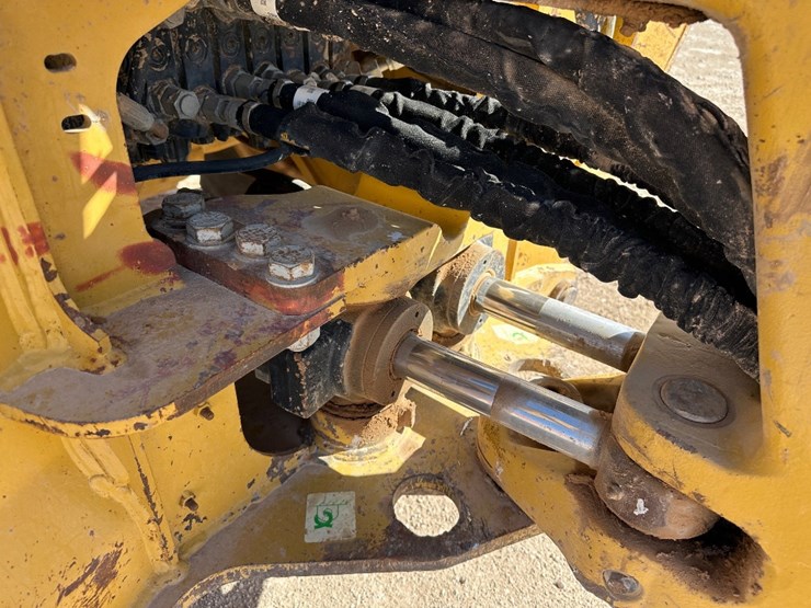 2011-caterpillar-430e-image-7