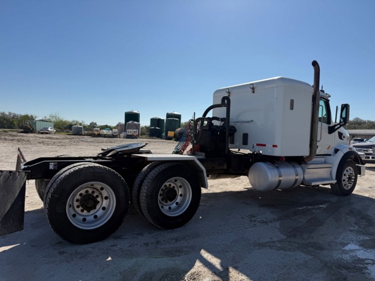 2018-peterbilt-567-image-4