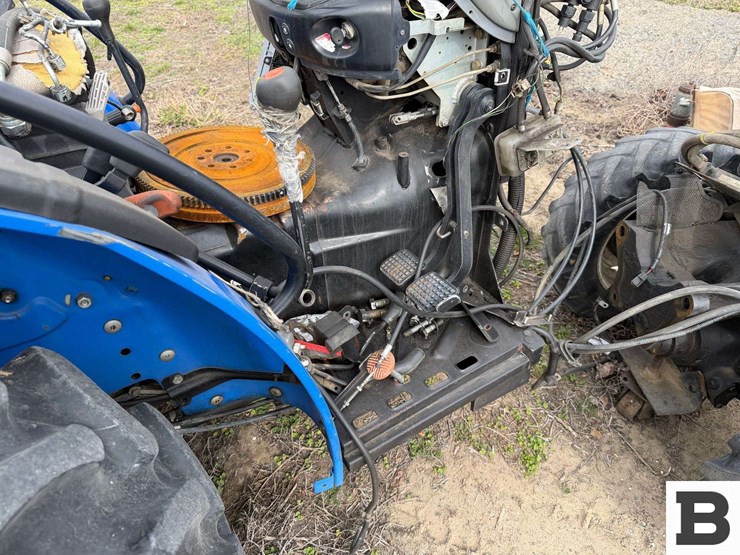 new-holland-tractor---parts-image-15