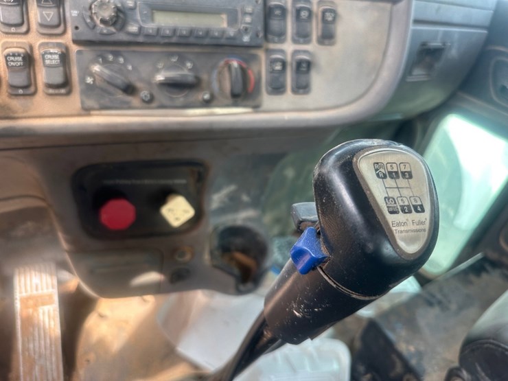 2011-peterbilt-367-image-13