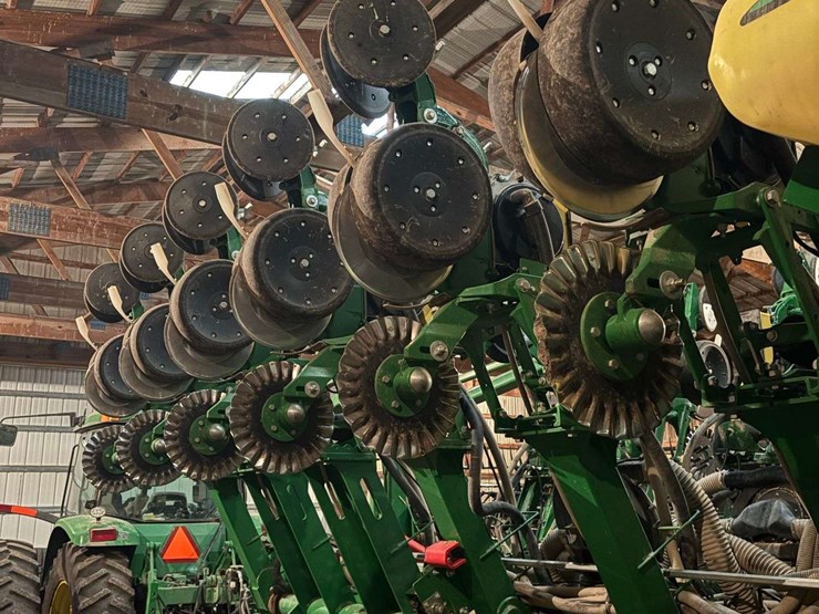 2021-john-deere-2630-image-8