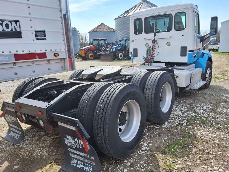 2016-peterbilt-579-image-35
