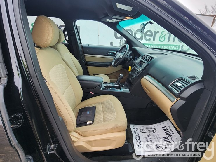 2016-ford-explorer-image-34
