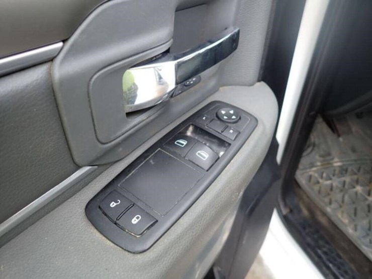 2015-dodge-ram-1500-image-27