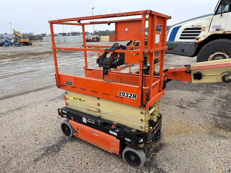 2017-jlg-1932r-image-2