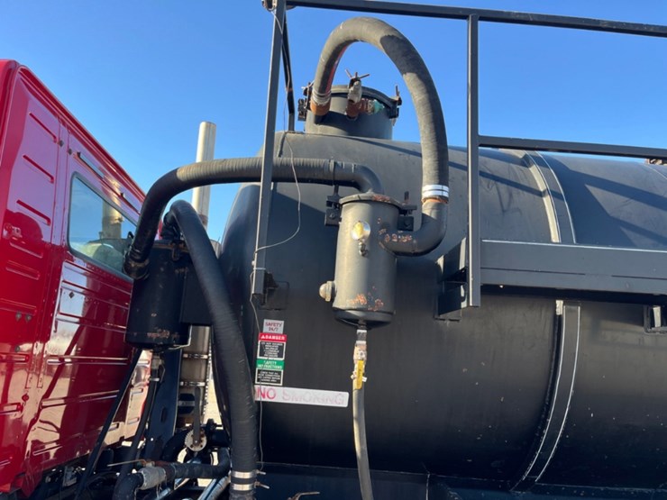 2009-volvo-vhd-bobtail-vacuum-truck-image-16