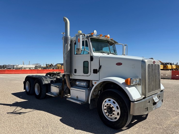 2008-peterbilt-365-image-3