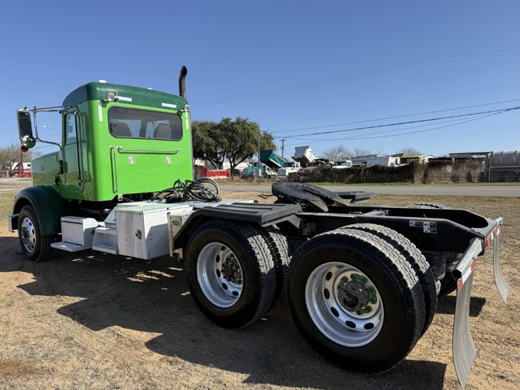 2021-peterbilt-367-image-7