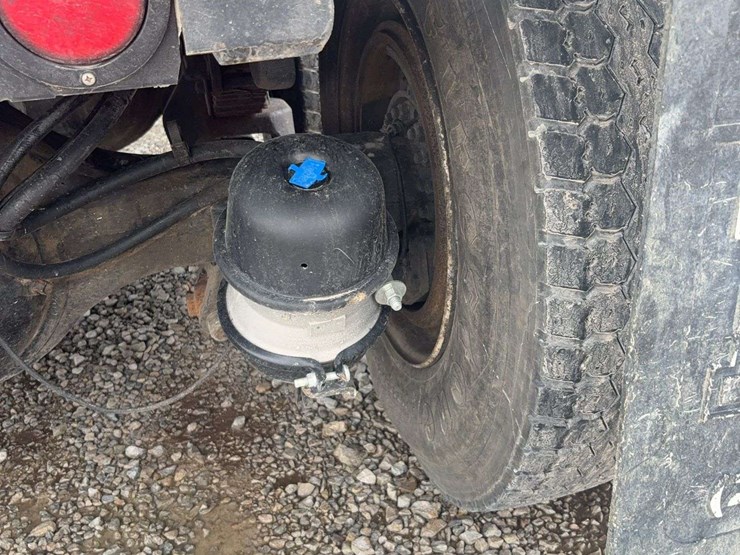 2009-freightliner-business-class-m2-106-image-17