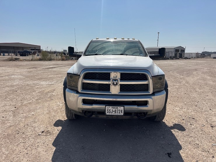 2018-dodge-ram-5500-image-2