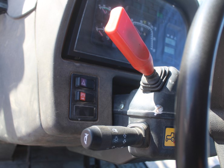 new-holland-tm125-image-73