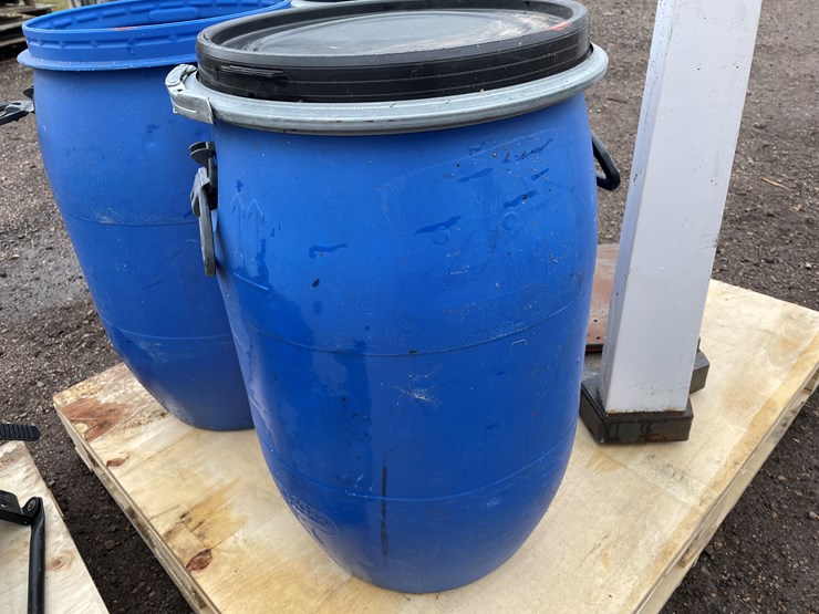 #3055-•-(3)-poly-barrels-image-8