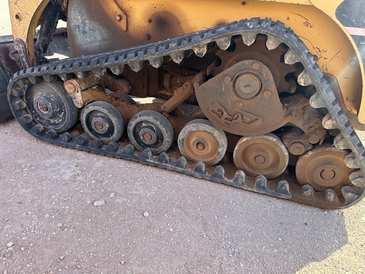 2004-caterpillar-247b-image-7