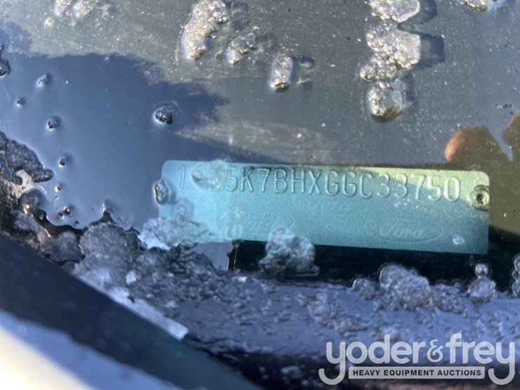 2016-ford-explorer-image-41