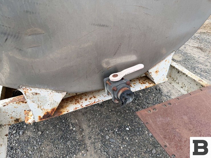 chemigation-trailer-w/-custom-applicator-image-17