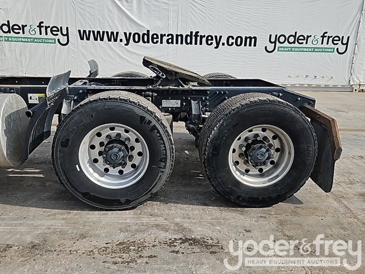 2021-mack-mack-anthem-t64-6x4-truck-tractor,-day-cab,-mp-7-425hp-diesel-engine,-automatic-m-drive-transmission-image-13