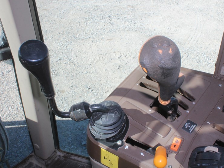 2004-john-deere-7320-image-74