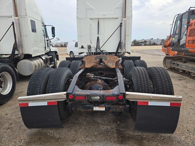 2019-mack-anthem-64t-image-13