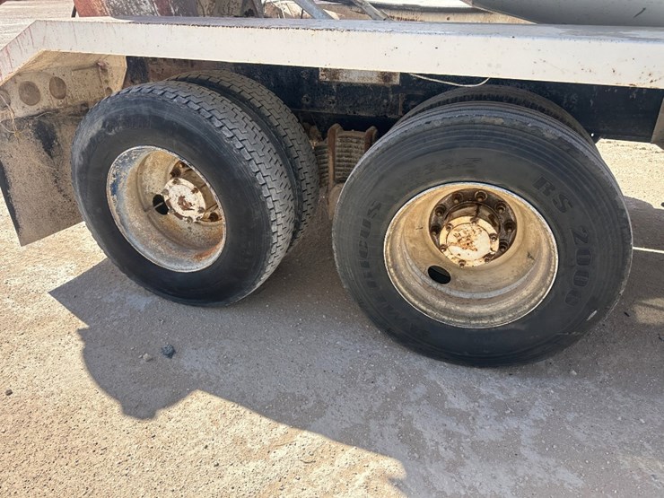 2005-mack-cv713-mixer-truck-image-5