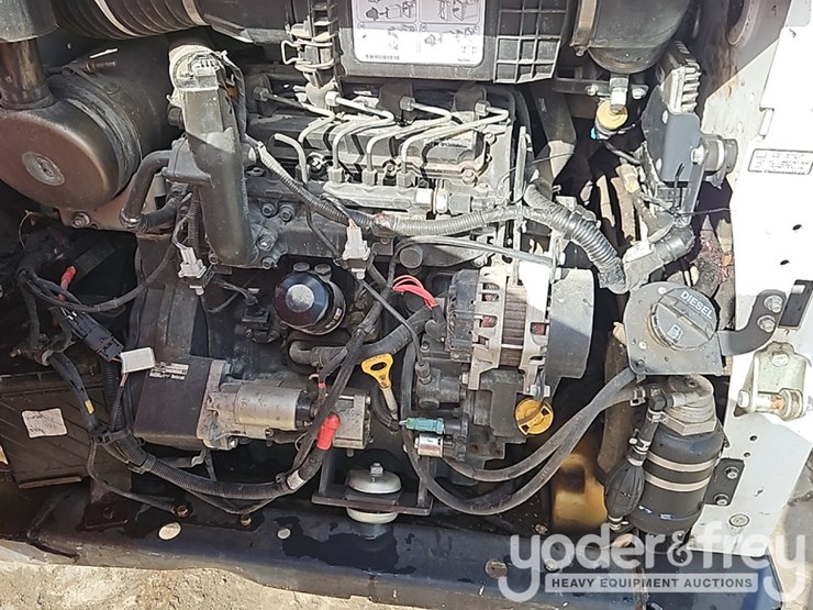 2019-bobcat-s570-image-17